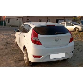 Задний бампер (Крашеный Белый) Hyundai Accent/Solaris Хетчбек 2010–2014 — фото
